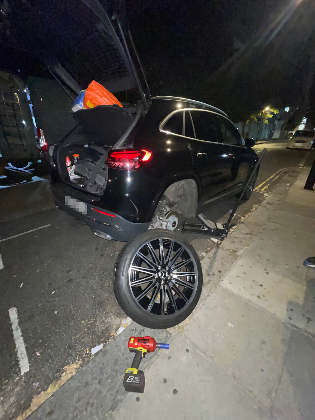 Night-time roadside tyre fitting - Dr Tread recent job